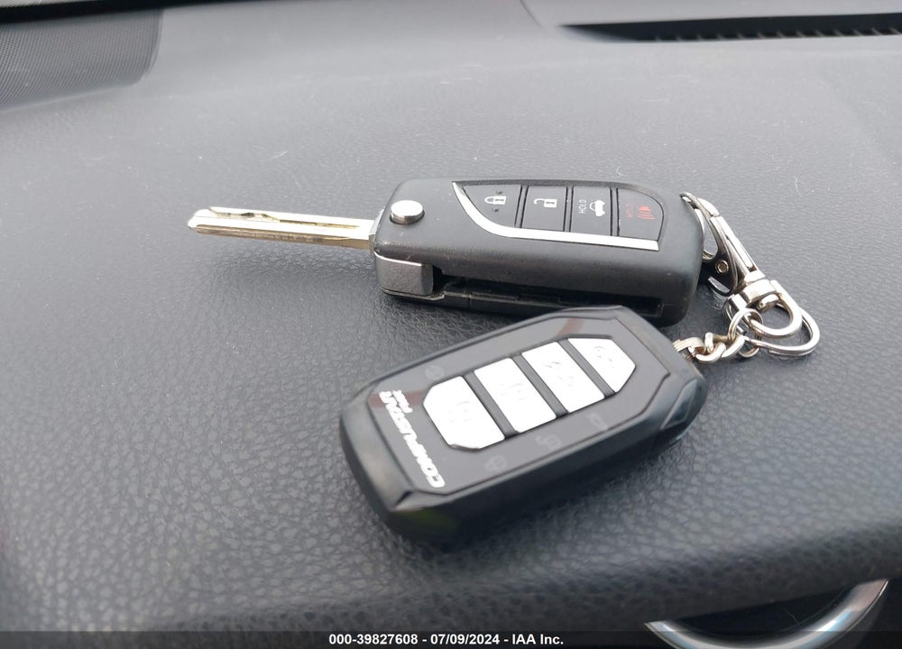 2018 TOYOTA CAMRY LE VIN: 4T1B11HK2JU626706