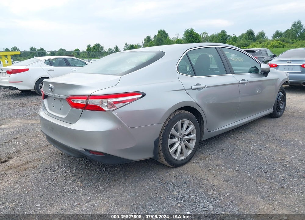 2018 TOYOTA CAMRY LE VIN: 4T1B11HK2JU626706