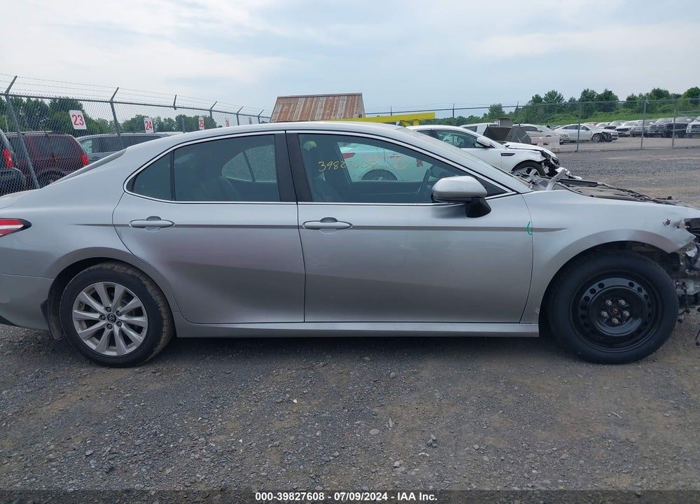 2018 TOYOTA CAMRY LE VIN: 4T1B11HK2JU626706