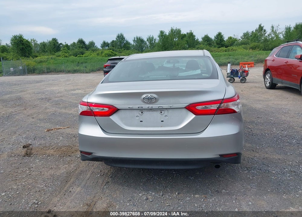 2018 TOYOTA CAMRY LE VIN: 4T1B11HK2JU626706