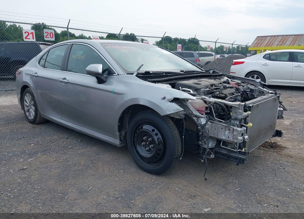 2018 TOYOTA CAMRY LE VIN: 4T1B11HK2JU626706