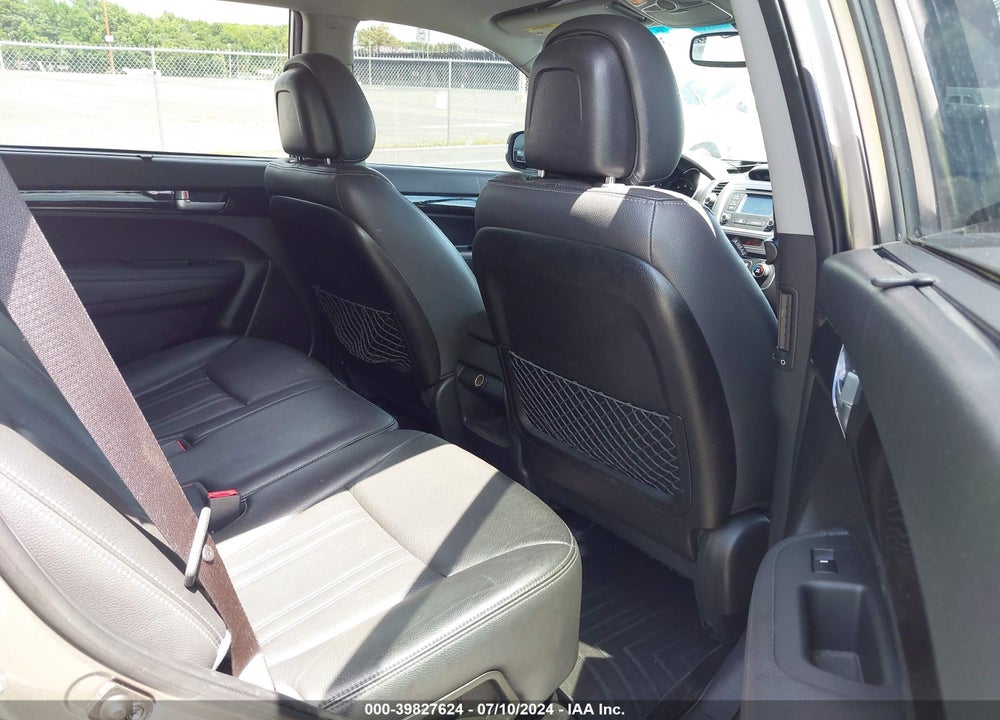 2014 KIA SORENTO LX VIN: 5XYKTCA60EG449281