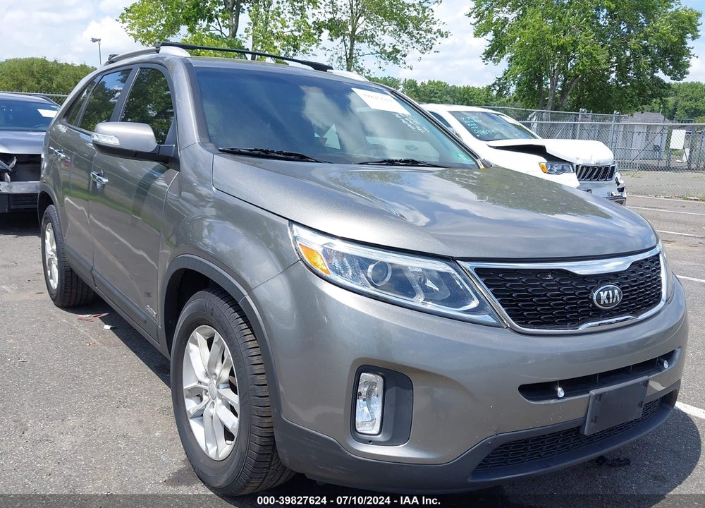 2014 KIA SORENTO LX VIN: 5XYKTCA60EG449281