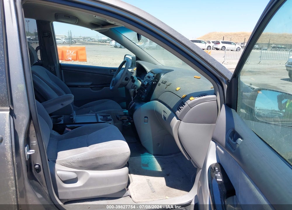 2004 TOYOTA SIENNA VIN: 5TDZA23C44S194315