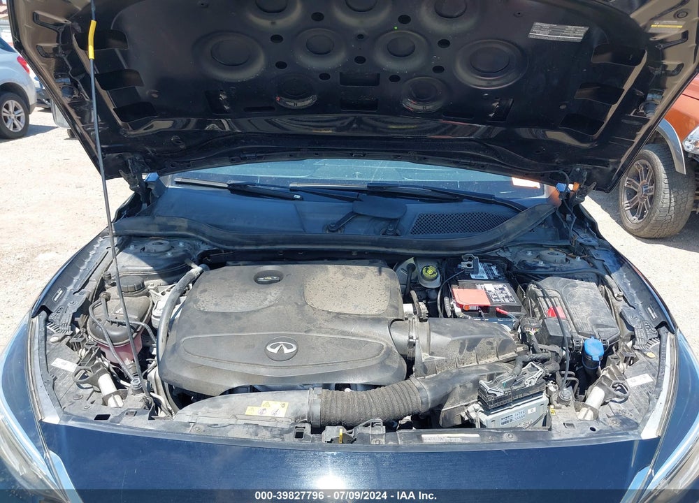 2018 INFINITI QX30 LUXE VIN: SJKCH5CP4JA004685
