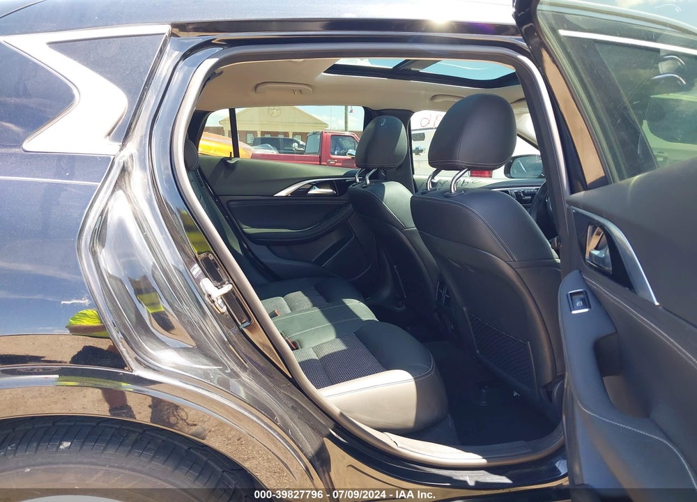 2018 INFINITI QX30 LUXE VIN: SJKCH5CP4JA004685