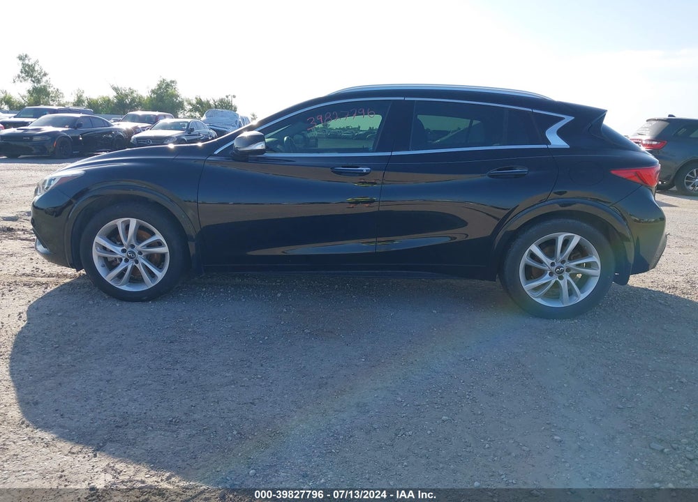 2018 INFINITI QX30 LUXE VIN: SJKCH5CP4JA004685