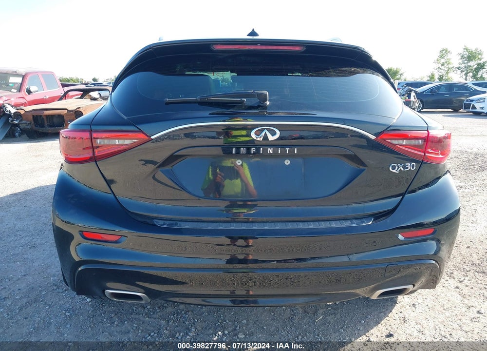 2018 INFINITI QX30 LUXE VIN: SJKCH5CP4JA004685