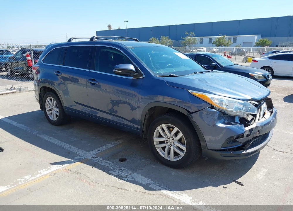 2015 TOYOTA HIGHLANDER LE V6 VIN: 5TDBKRFH9FS204211