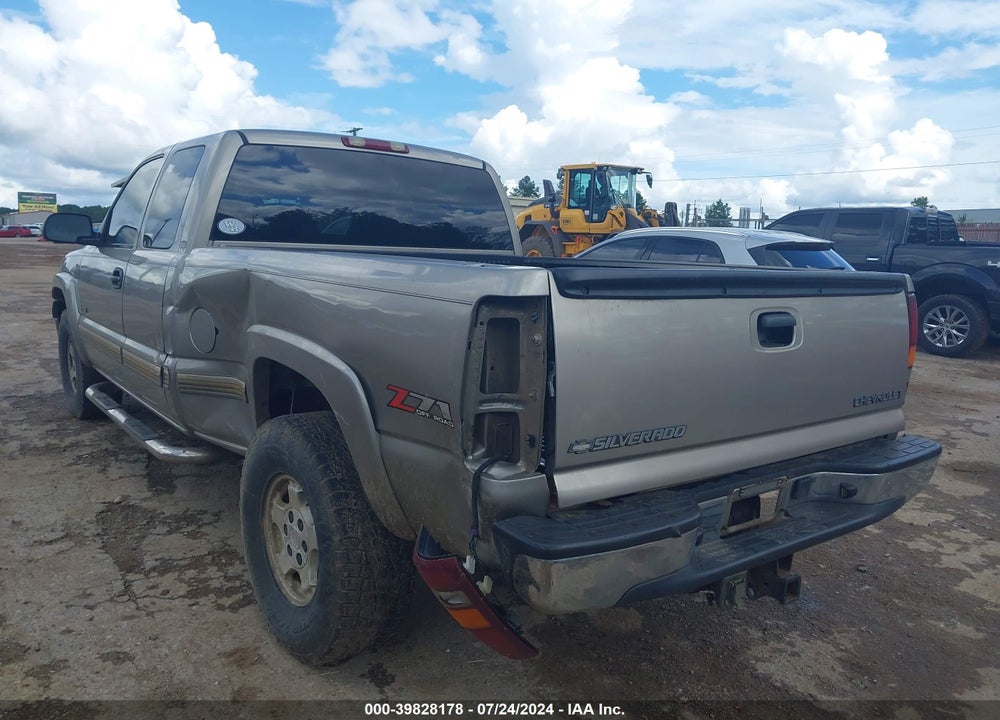 2002 CHEVROLET SILVERADO 1500 LS VIN: 2GCEK19T521174205