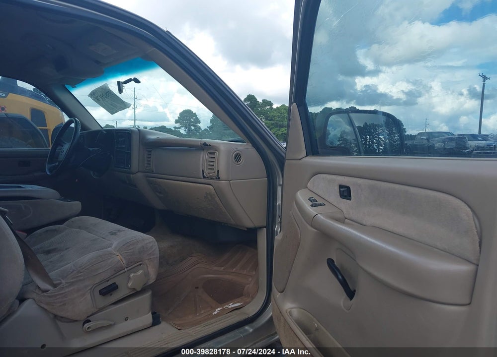 2002 CHEVROLET SILVERADO 1500 LS VIN: 2GCEK19T521174205