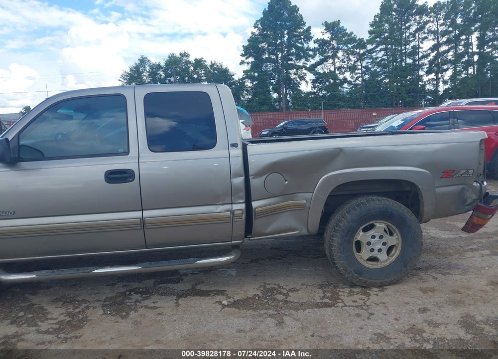 2002 CHEVROLET SILVERADO 1500 LS VIN: 2GCEK19T521174205