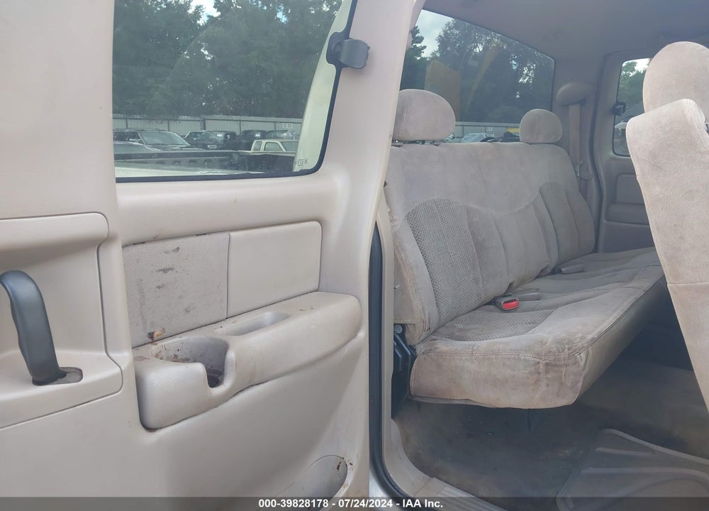 2002 CHEVROLET SILVERADO 1500 LS VIN: 2GCEK19T521174205