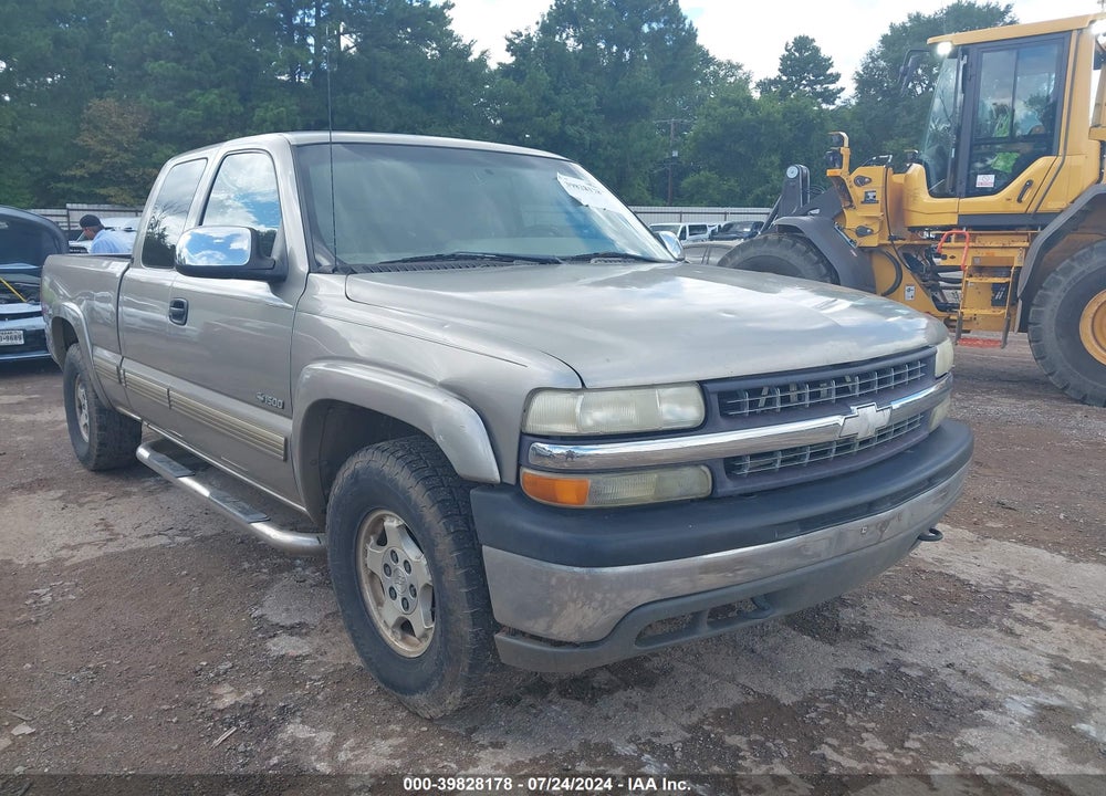 2002 CHEVROLET SILVERADO 1500 LS VIN: 2GCEK19T521174205
