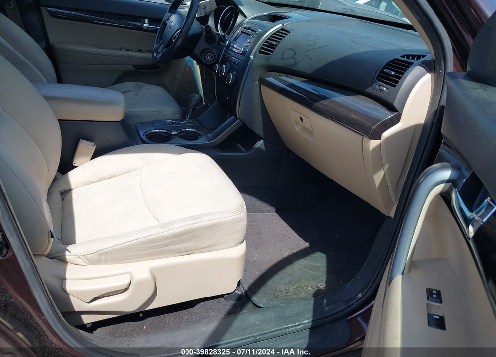 2012 KIA SORENTO LX VIN: 5XYKT3A60CG241091