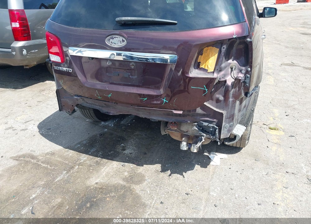 2012 KIA SORENTO LX VIN: 5XYKT3A60CG241091