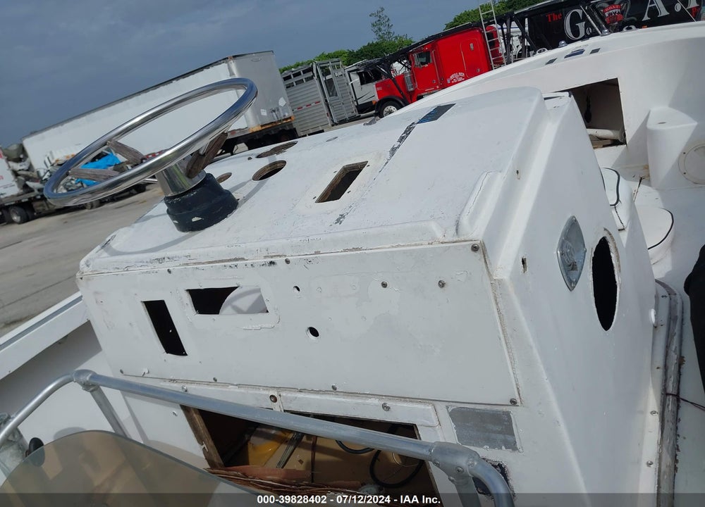 1976 MAKO BOAT VIN: MRK118381175M