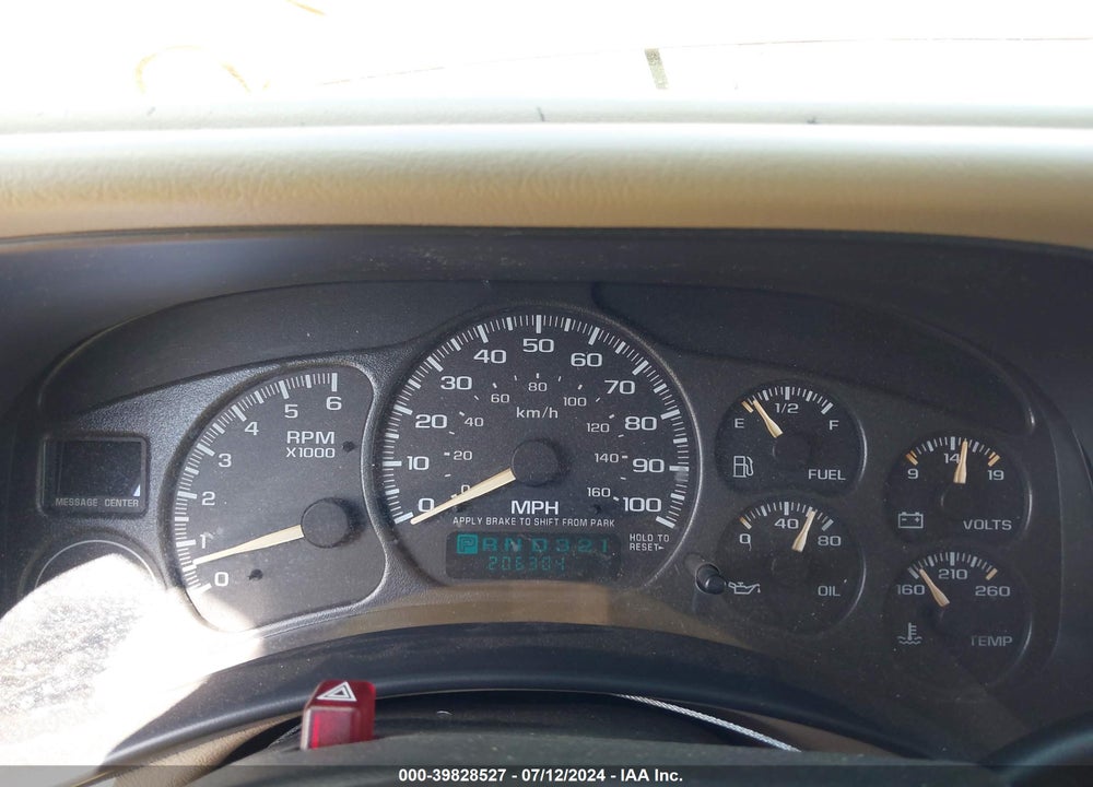 2002 CHEVROLET SUBURBAN 1500 LS VIN: 1GNEC16Z82J153979