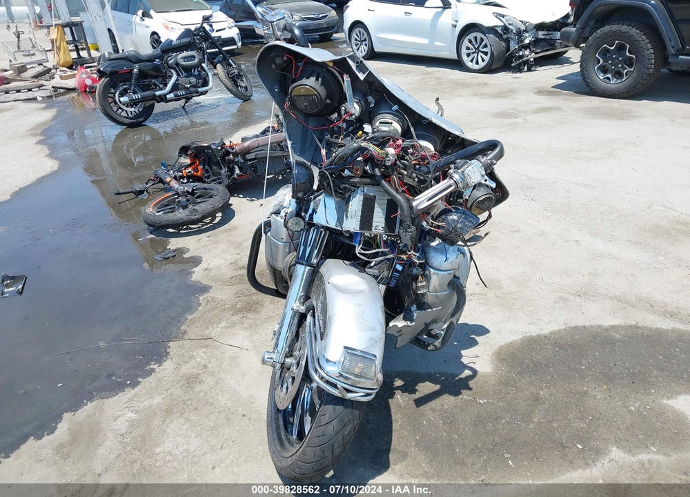 2003 HARLEY-DAVIDSON FLHTCUI ANNIVERSARY VIN: 1HD1FCW563Y616247
