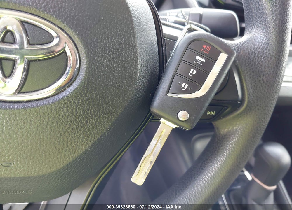 2020 TOYOTA COROLLA LE VIN: JTDEPRAE5LJ097937