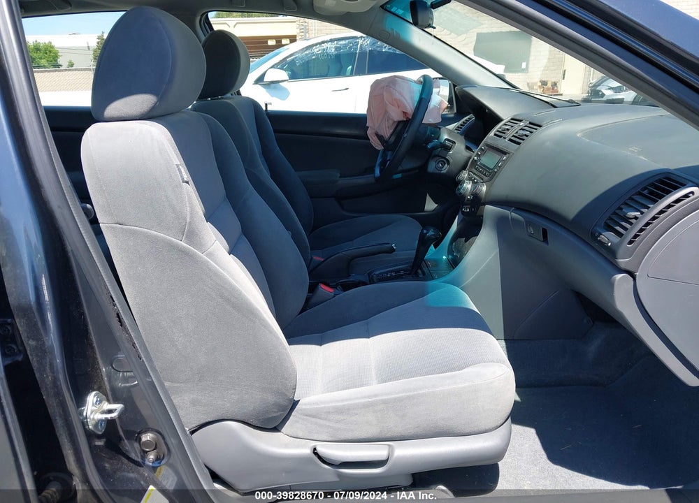 2005 HONDA ACCORD 2.4 LX VIN: 1HGCM56425A105117