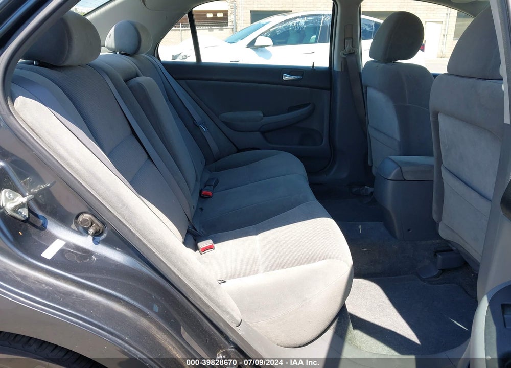 2005 HONDA ACCORD 2.4 LX VIN: 1HGCM56425A105117