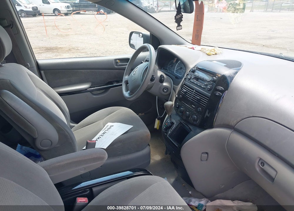 2004 TOYOTA SIENNA LE VIN: 5TDZA23C84S089910