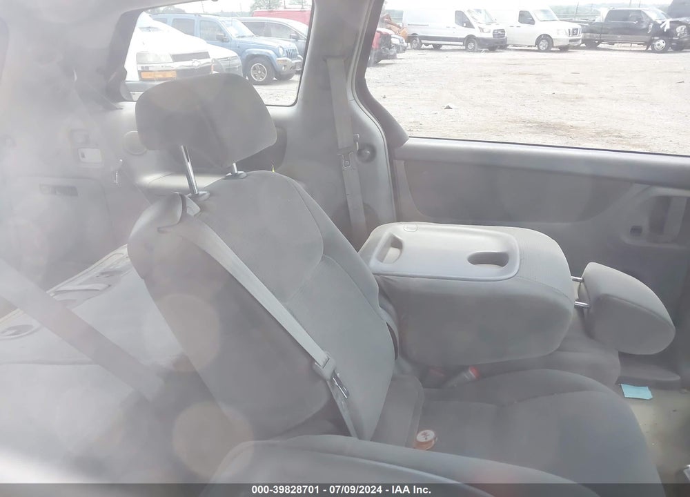 2004 TOYOTA SIENNA LE VIN: 5TDZA23C84S089910