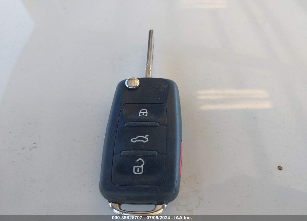 2013 VOLKSWAGEN JETTA 2.5L SE VIN: 3VWDP7AJ8DM350117
