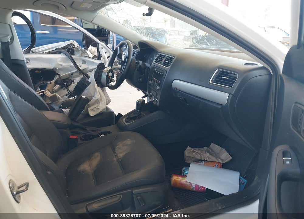 2013 VOLKSWAGEN JETTA 2.5L SE VIN: 3VWDP7AJ8DM350117