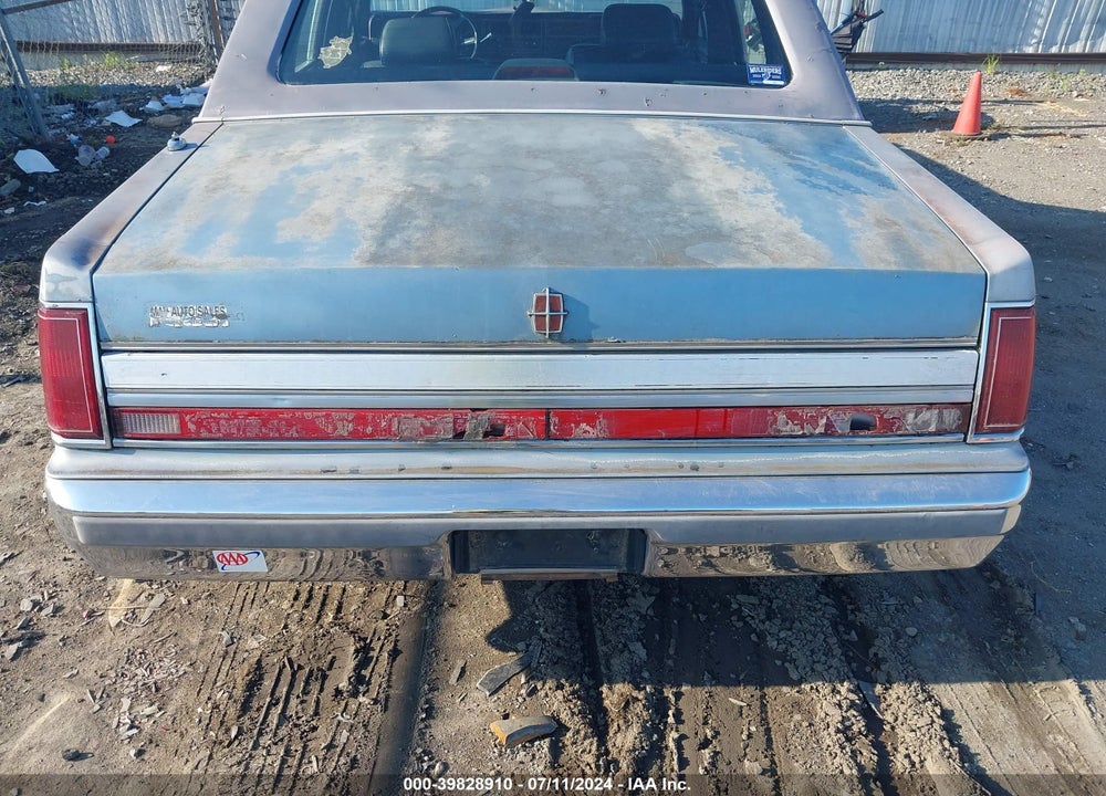 1988 LINCOLN TOWN CAR SIGNATURE VIN: 1LNBM82FXJY799555