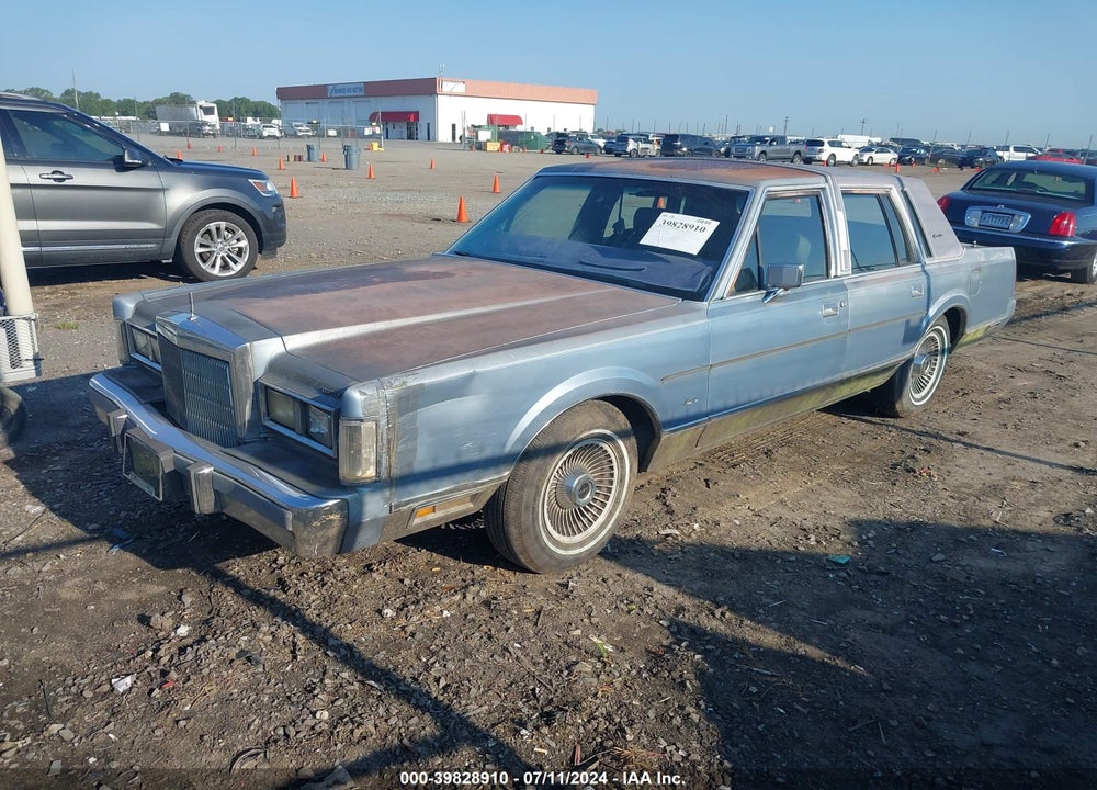 1988 LINCOLN TOWN CAR SIGNATURE VIN: 1LNBM82FXJY799555