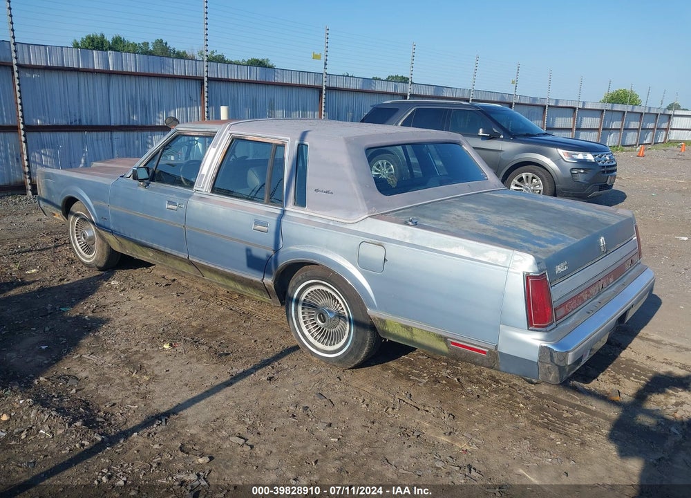 1988 LINCOLN TOWN CAR SIGNATURE VIN: 1LNBM82FXJY799555