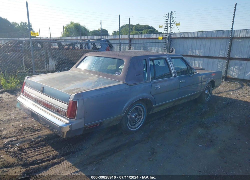 1988 LINCOLN TOWN CAR SIGNATURE VIN: 1LNBM82FXJY799555