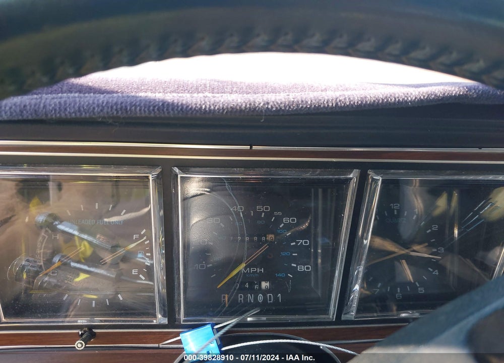 1988 LINCOLN TOWN CAR SIGNATURE VIN: 1LNBM82FXJY799555