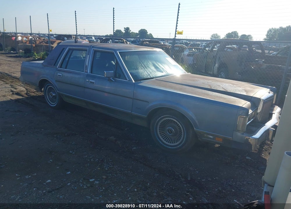 1988 LINCOLN TOWN CAR SIGNATURE VIN: 1LNBM82FXJY799555