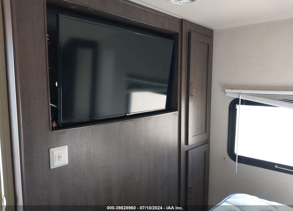 2018 FOREST RIVER SALEM VIN: 4X4TSMC22JA321538