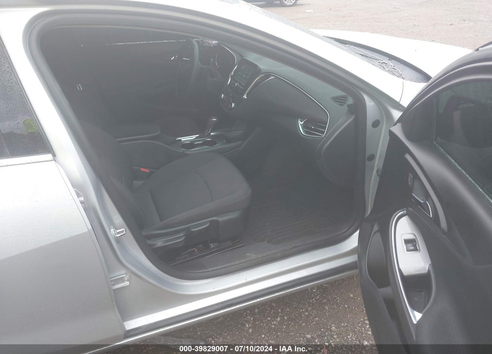 2018 CHEVROLET MALIBU VIN: 1G1ZD5ST8JF152311