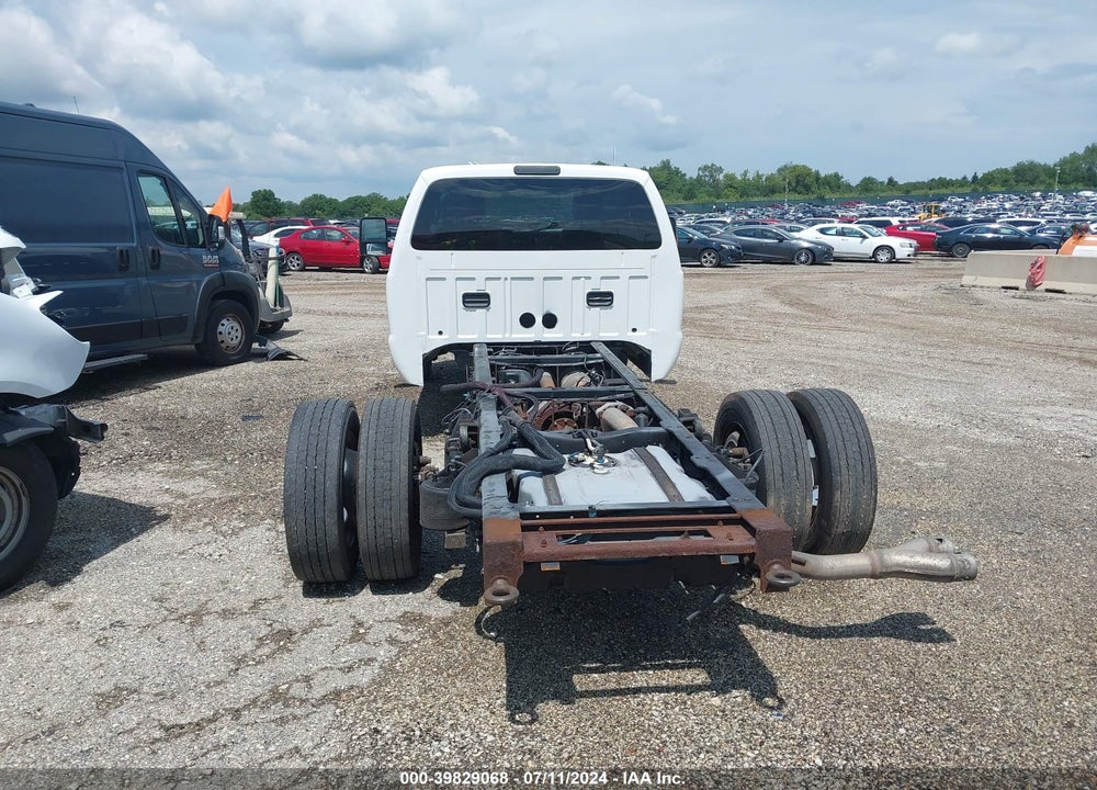 2015 FORD F-450 CHASSIS XLT VIN: 1FD0X4GT2FEA15450