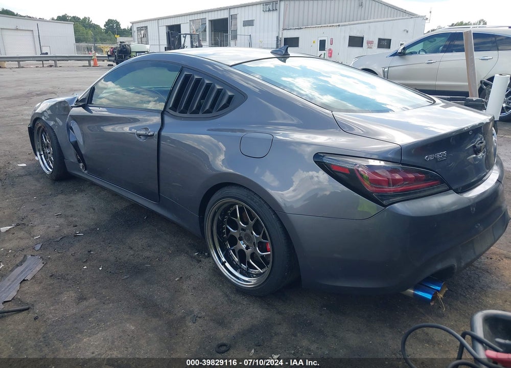 2015 HYUNDAI GENESIS VIN: KMHHU6KJ2FU125613