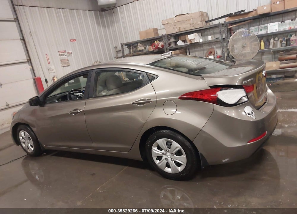 2016 HYUNDAI ELANTRA SE VIN: 5NPDH4AE1GH721307