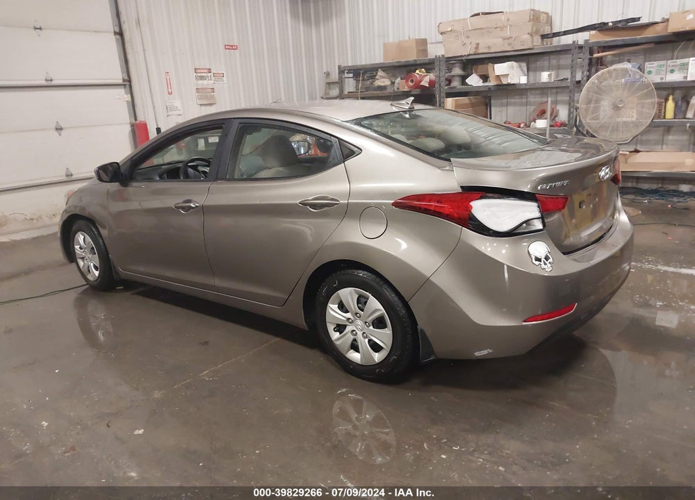 2016 HYUNDAI ELANTRA SE VIN: 5NPDH4AE1GH721307
