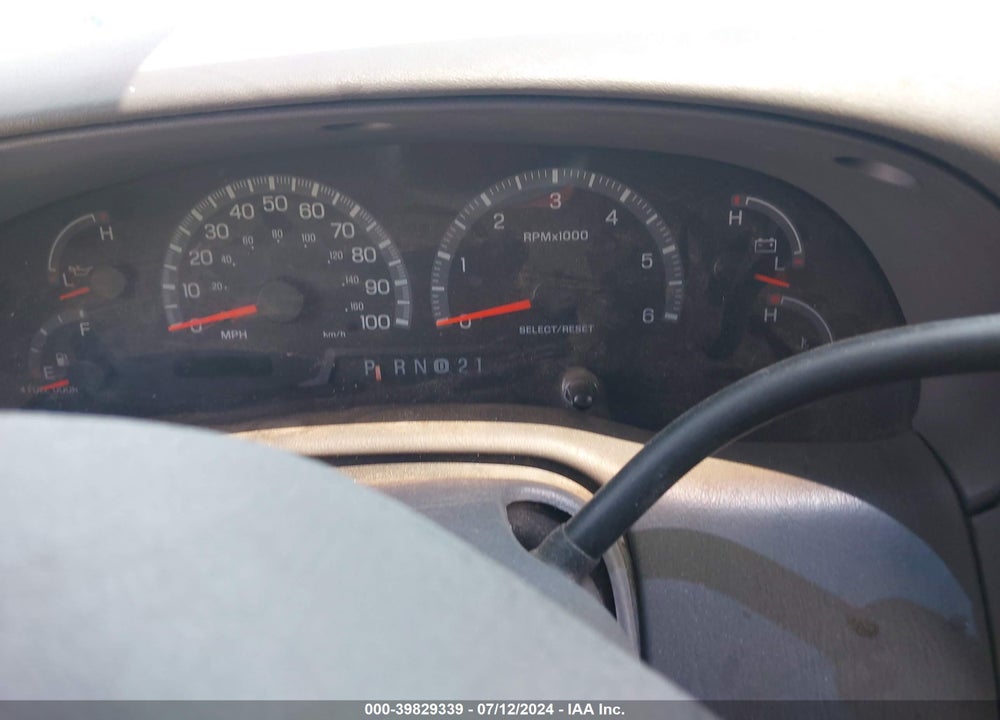 2002 FORD F-150 LARIAT/XLT VIN: 1FTRW08L02KE21373