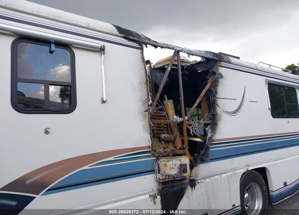 1998 FORETRAVEL MOTOR HOME VIN: 1F97D5365WN054697