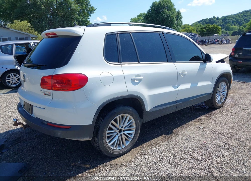 2016 VOLKSWAGEN TIGUAN VIN: WVGJV7AX4GW516066