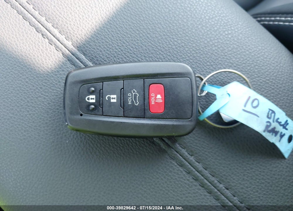 2020 TOYOTA RAV4 XLE PREMIUM VIN: JTMA1RFV1LD060522