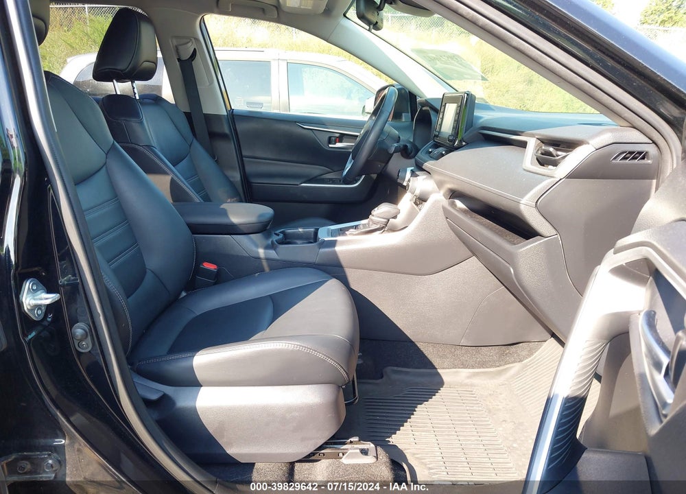 2020 TOYOTA RAV4 XLE PREMIUM VIN: JTMA1RFV1LD060522