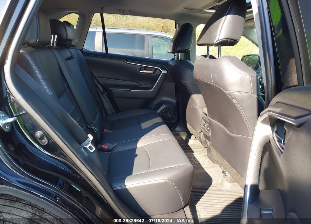 2020 TOYOTA RAV4 XLE PREMIUM VIN: JTMA1RFV1LD060522