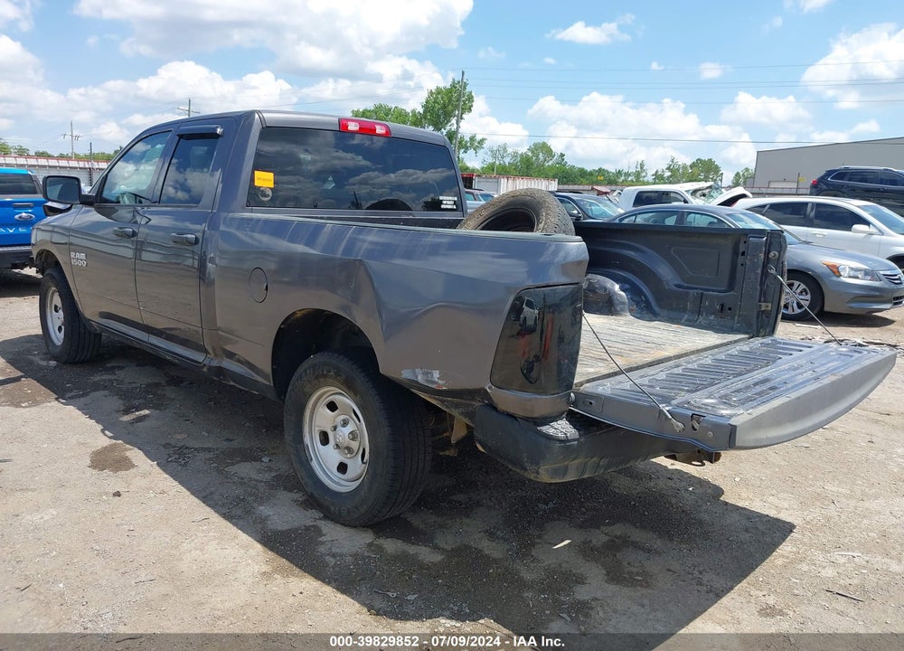 2018 RAM 1500 TRADESMAN QUAD CAB 4X4 6'4 BOX VIN: 1C6RR7FG4JS331834