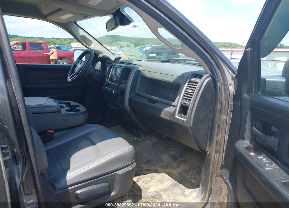 2018 RAM 1500 TRADESMAN QUAD CAB 4X4 6'4 BOX VIN: 1C6RR7FG4JS331834